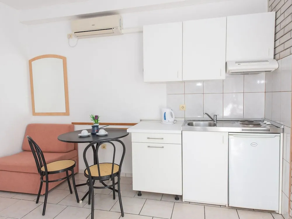 Lovely Holiday Home in Okrug Gornji near Sea
