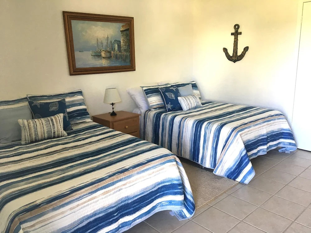Nelray Shores - One Bedroom Condo