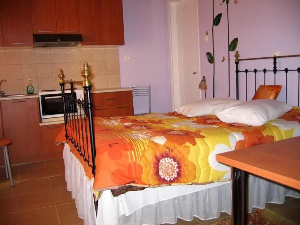 HERMOUPOLI ROOMS