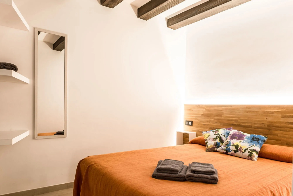 CITY CENTER TWO BEDROOMS APARTMENT, IN A 1870s FULL RENEWED BUILDING