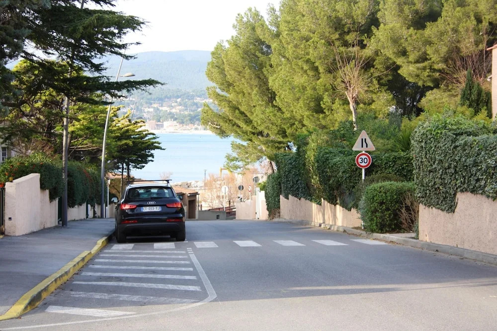 Studio in Saint-cyr-sur-mer, With Furnished Terrace - 200 m From the Beach