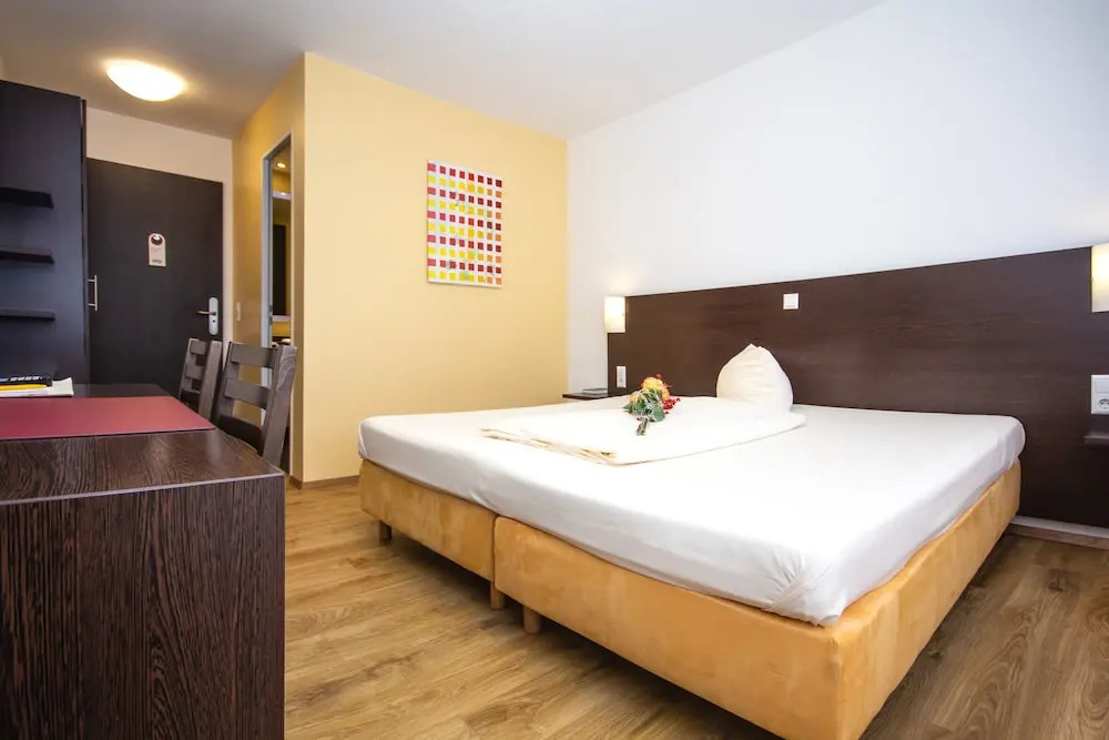 iQ-Hotel