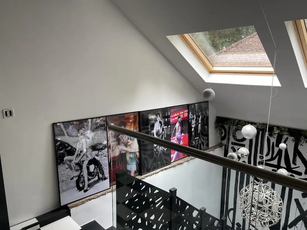 Artsy Retreat - Sleeps 4, Free Parking & Balcony