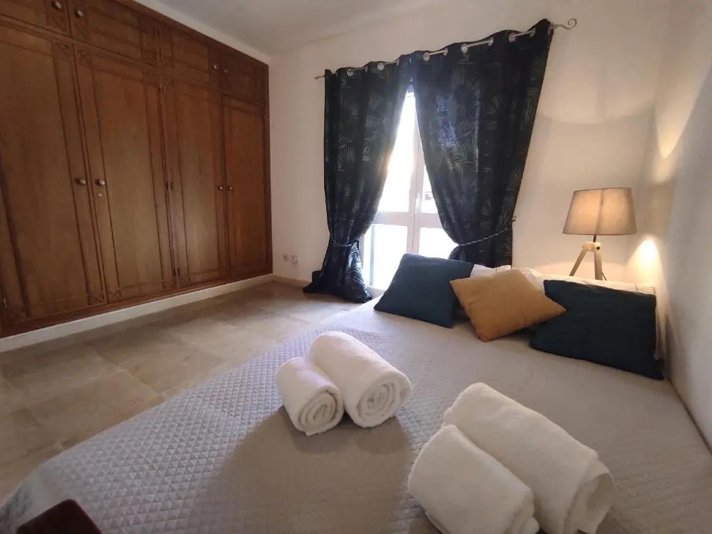 Vila Magna near The Strip with BBQ, AC, Balcony, Parking, 4 TVs and Free wifi