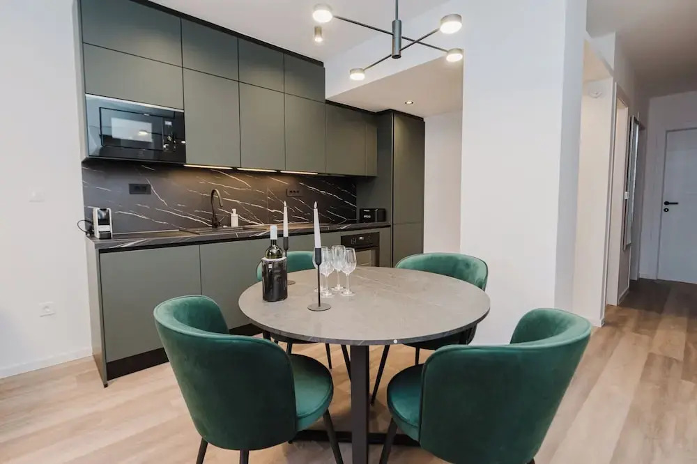 Koi Deluxe, Urban Two Bedroom Oasis