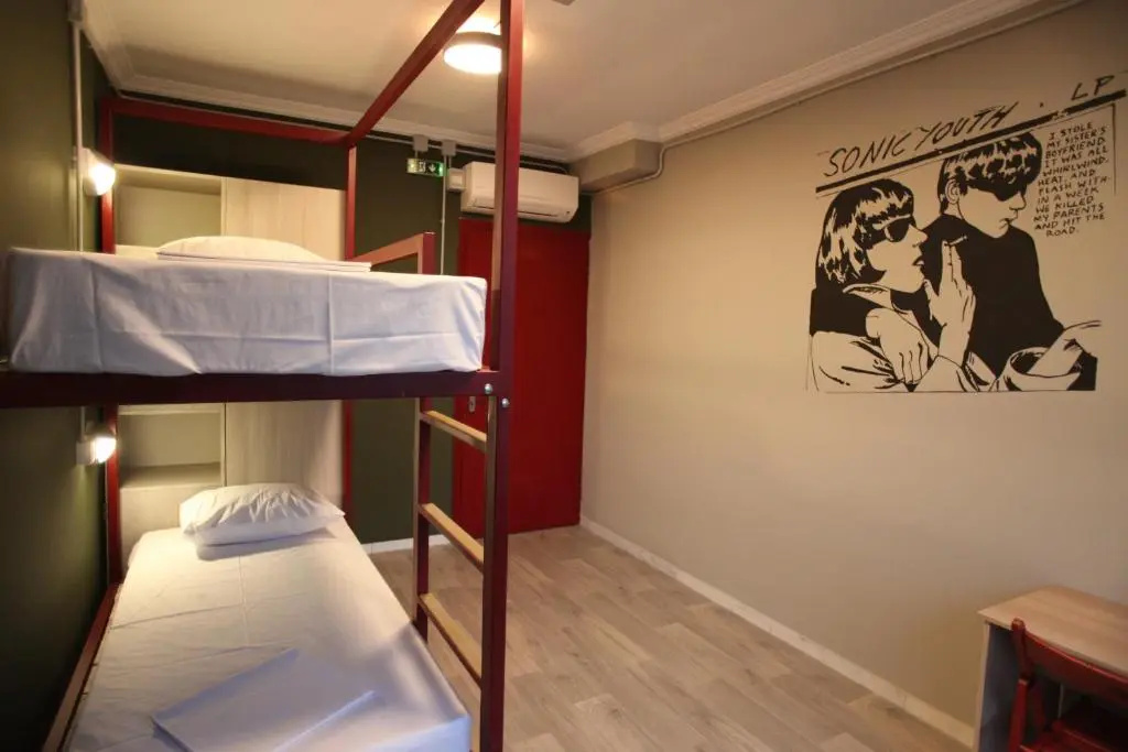 Stay Hybrid Youth Hostel