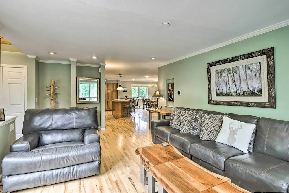 Spacious Breck Gem w/ Hot Tub: Walk to Ski Shuttle