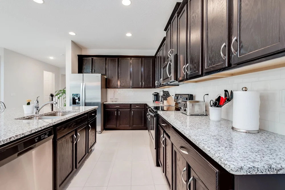 Edgy and Modern 7 Bed 5 Ba Villa Pool & Spa 1800saw
