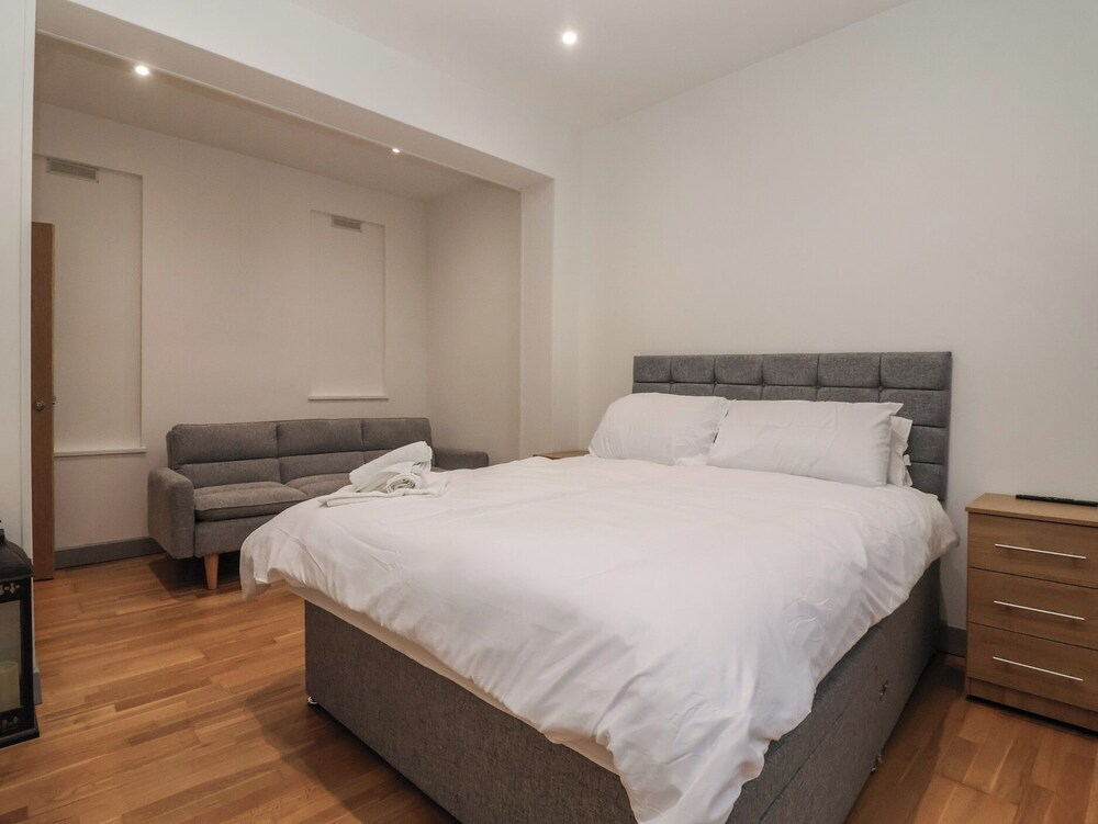 Apartment 10