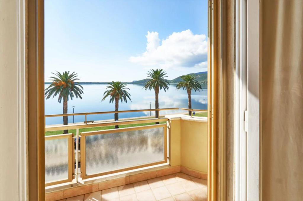 Bright apartment with a beautiful lagoon view.-Mura di Levante