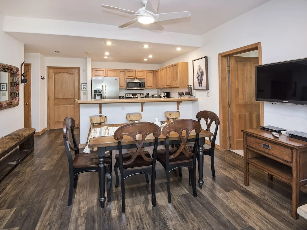 Aspenwood #207 2 Bedroom Condo by RedAwning