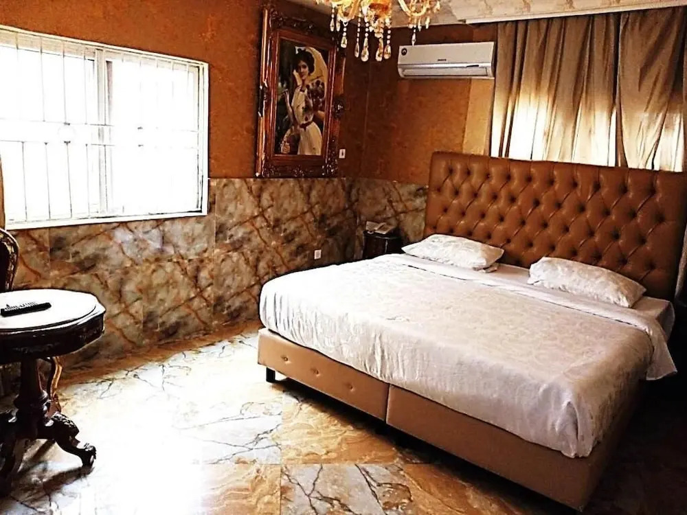 Grand Emperor Hotel