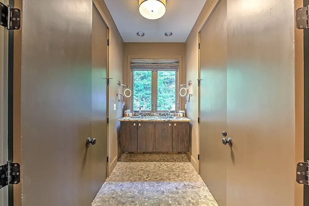 Mountain Cove 7 Bedroom Home