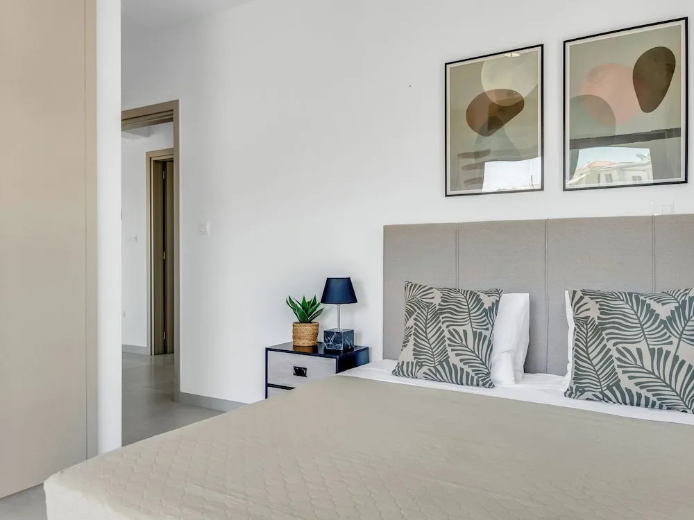Sanders Elgio - Delightful 2-bdr Apt With Balcony
