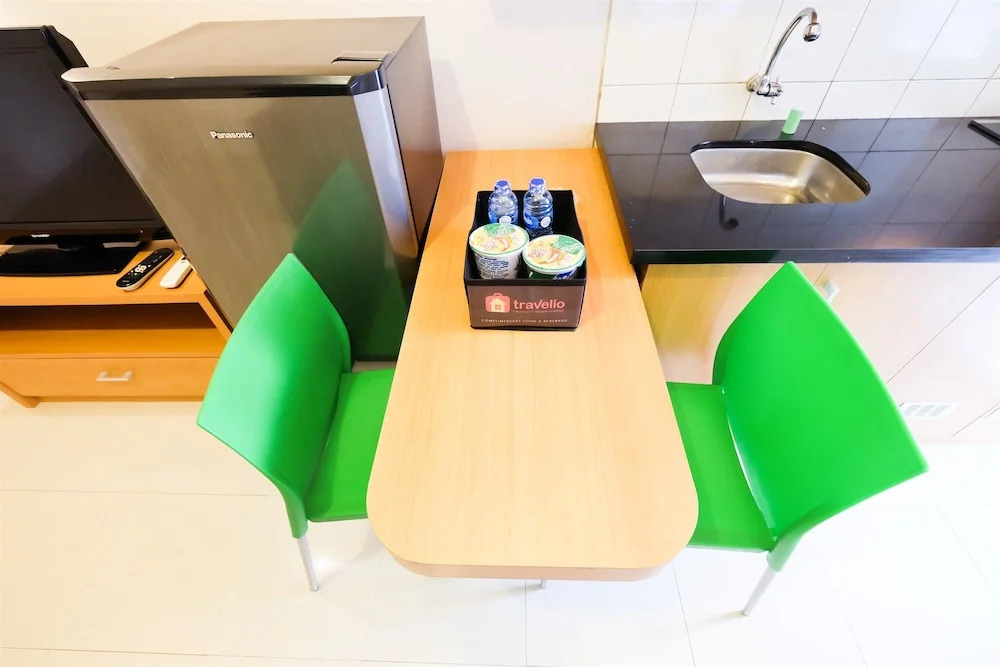 Comfy Green Palace Kalibata Apartment