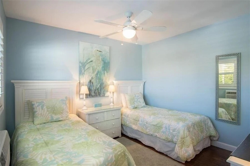 Seabreeze 2 Bedroom Home by Redawning
