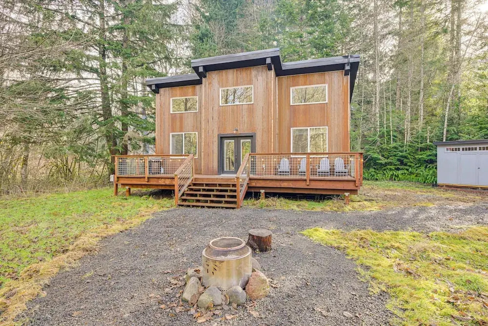 5 Mi to Mt Rainier Nat'l Park: Gem w/ Lake Access