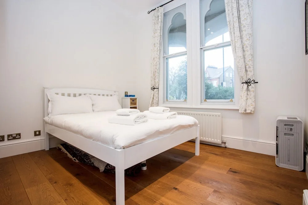 Spacious 2 Bedroom Flat With Garden