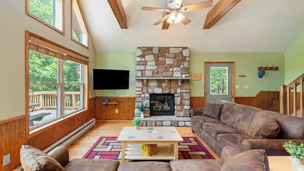Coyote Cabin by Avantstay Hot Tub + Walk to Lake