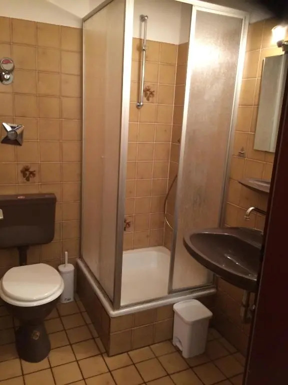 1 Zimmer Appartment im Basement links 108 A