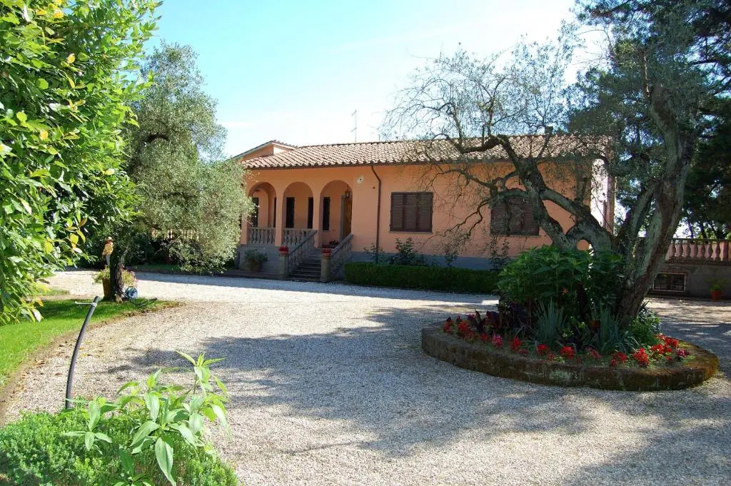 Stunning private villa for 8 guests with WIFI, private pool, TV, terrace, pets allowed and parking