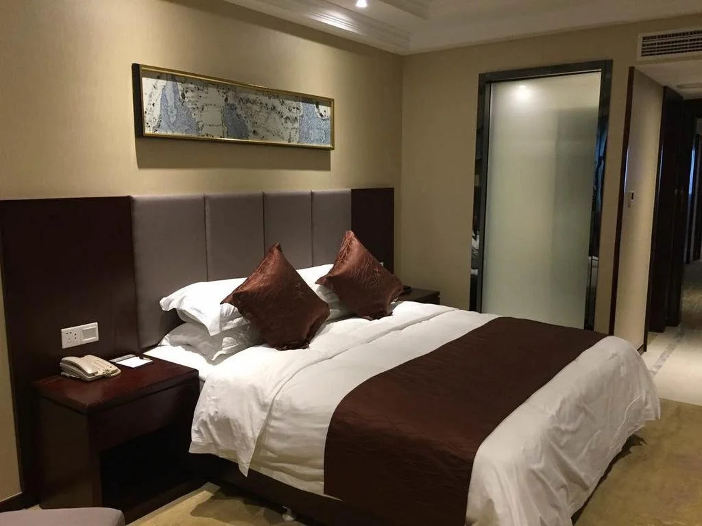 Huzhou Wealth Hotel