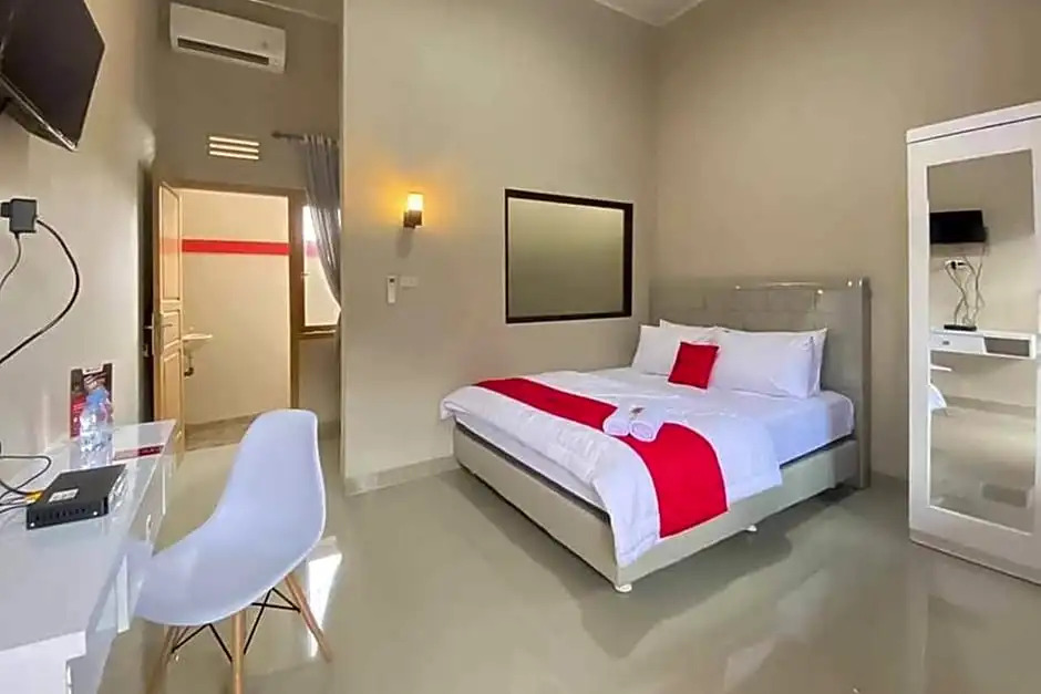 RedDoorz Syariah near Hajimena Lampung