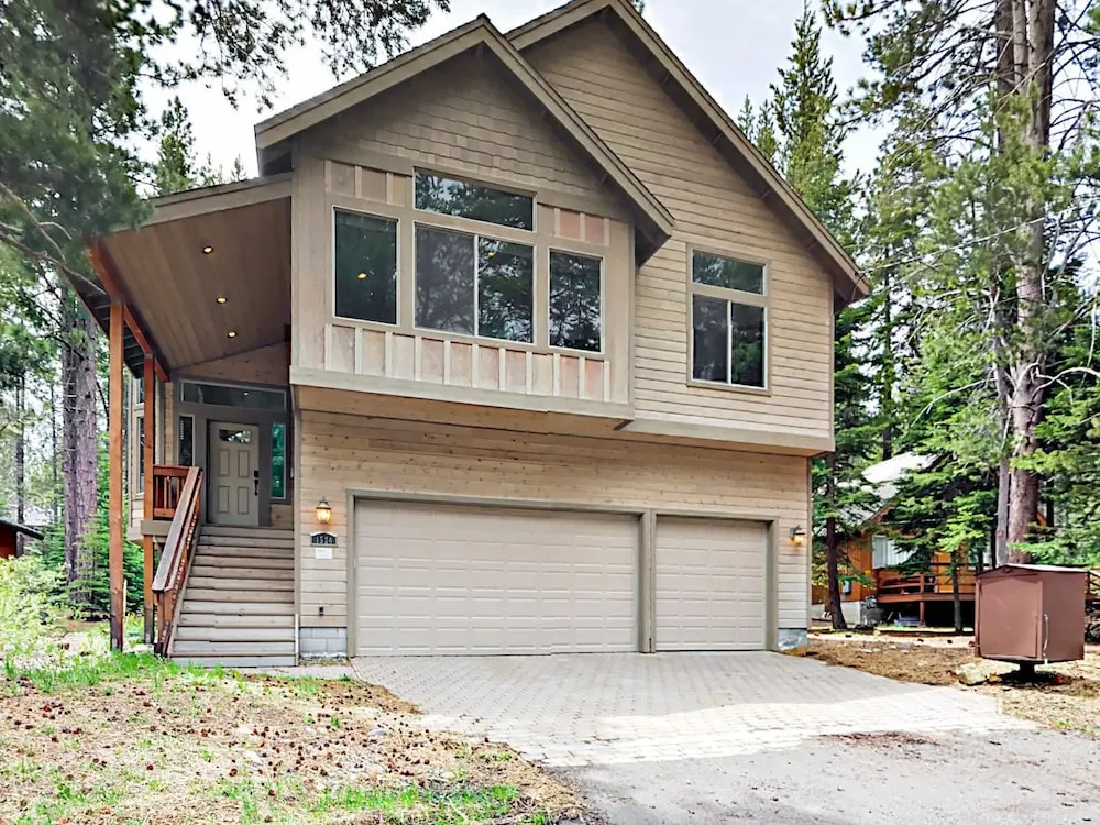 High End Executive Tahoe Home by RedAwning