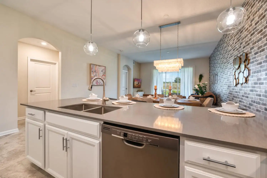 Modern Condo with themed bedroom Mickey near Disney