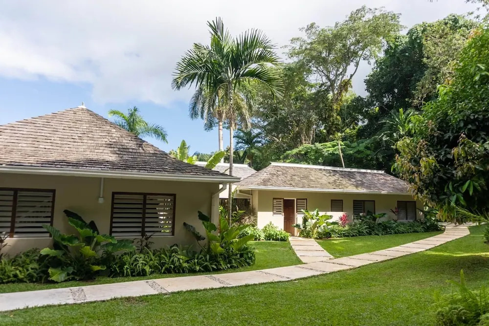 Secluded 3BR Garden Villa Pool Ocean Views