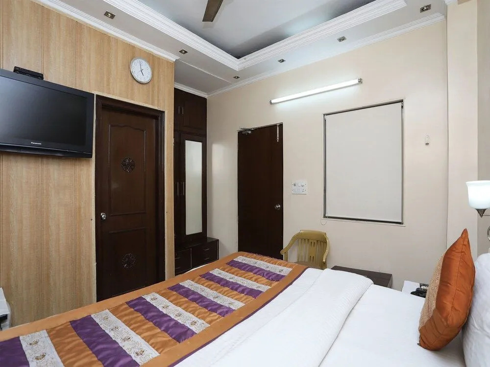 OYO 9298 Hotel Sands Inn