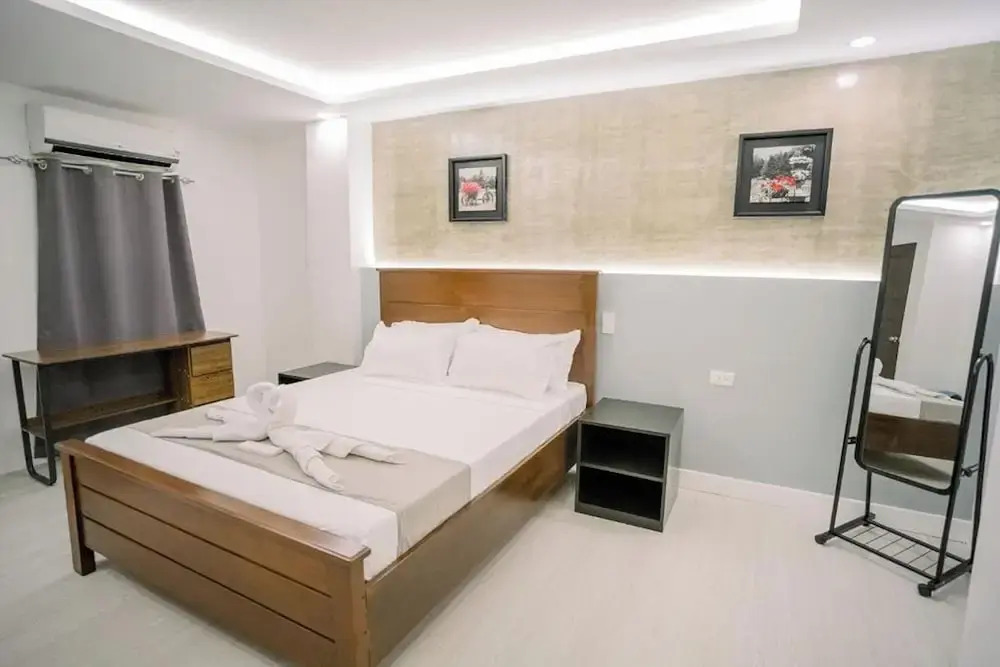 Spotlight Hotel near Hundred Islands Wharf