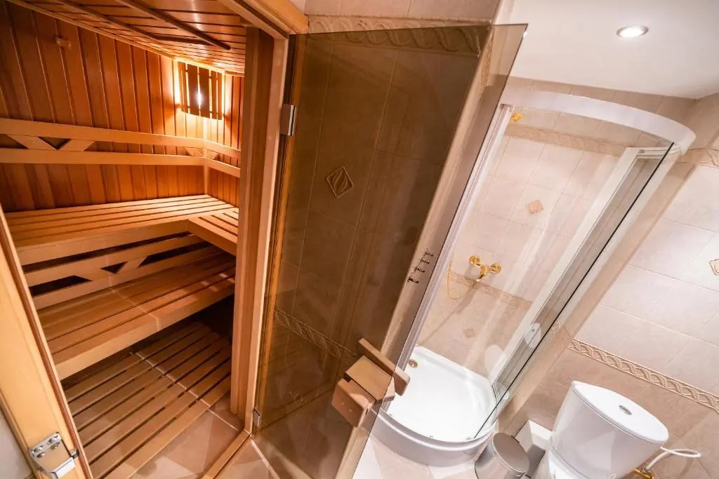 5BR 2BATH Masarykovo nábřeží apartment