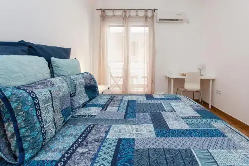 Lovely apt in Metaxourgio Center