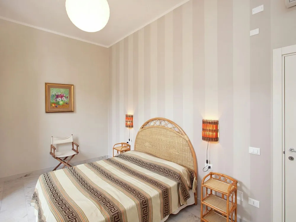 Elegant Holiday Home With Terrace, Parking, Fenced Garden