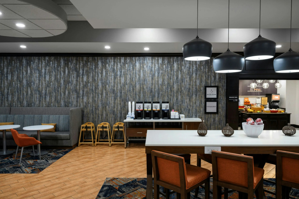 Hampton Inn Evansville Airport