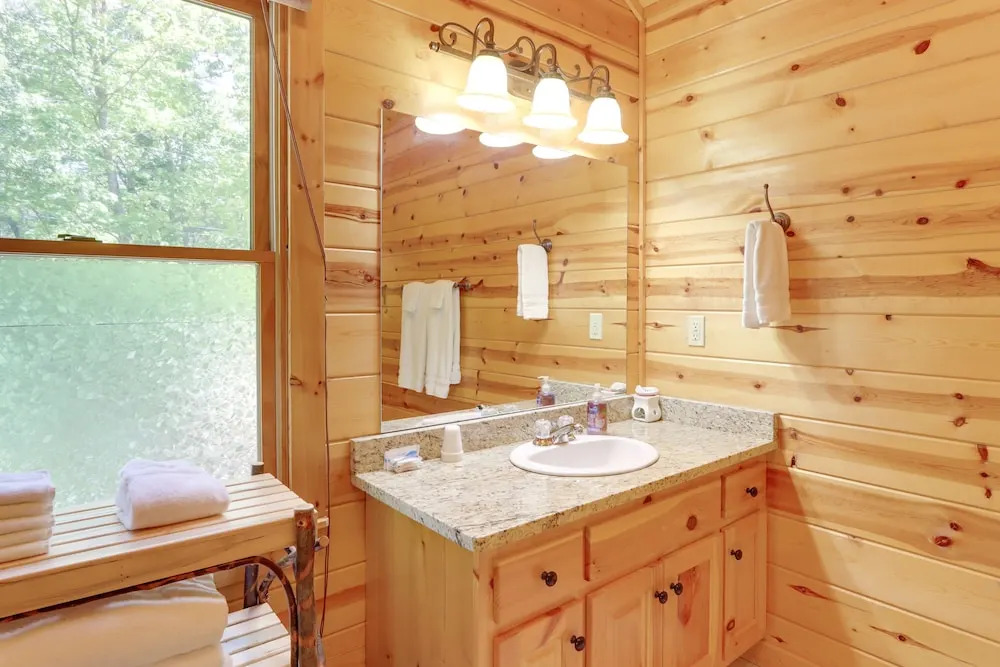 Private Ellijay Cabin w/ Hot Tub & Amenities!