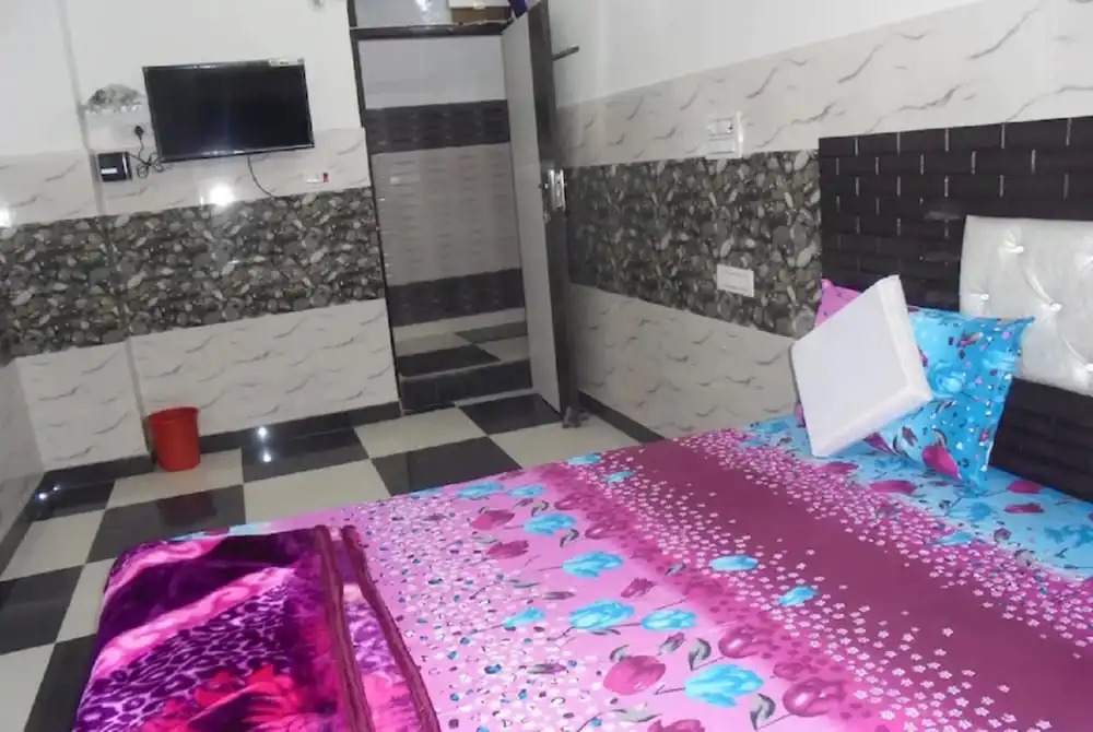 Goroomgo Bansal Guest House Meerut