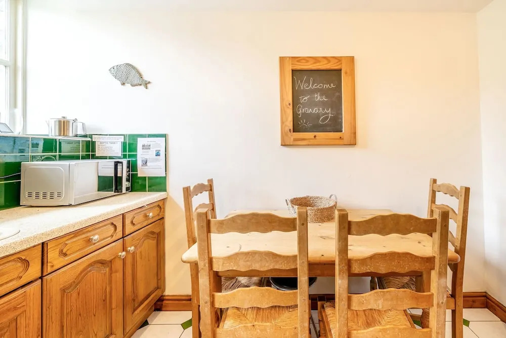 5 The Granary