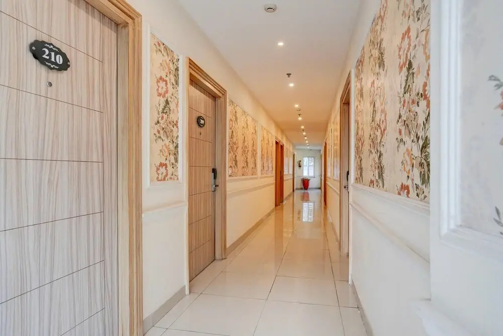 Elegant Stays With Rooftop Restro and Hill View
