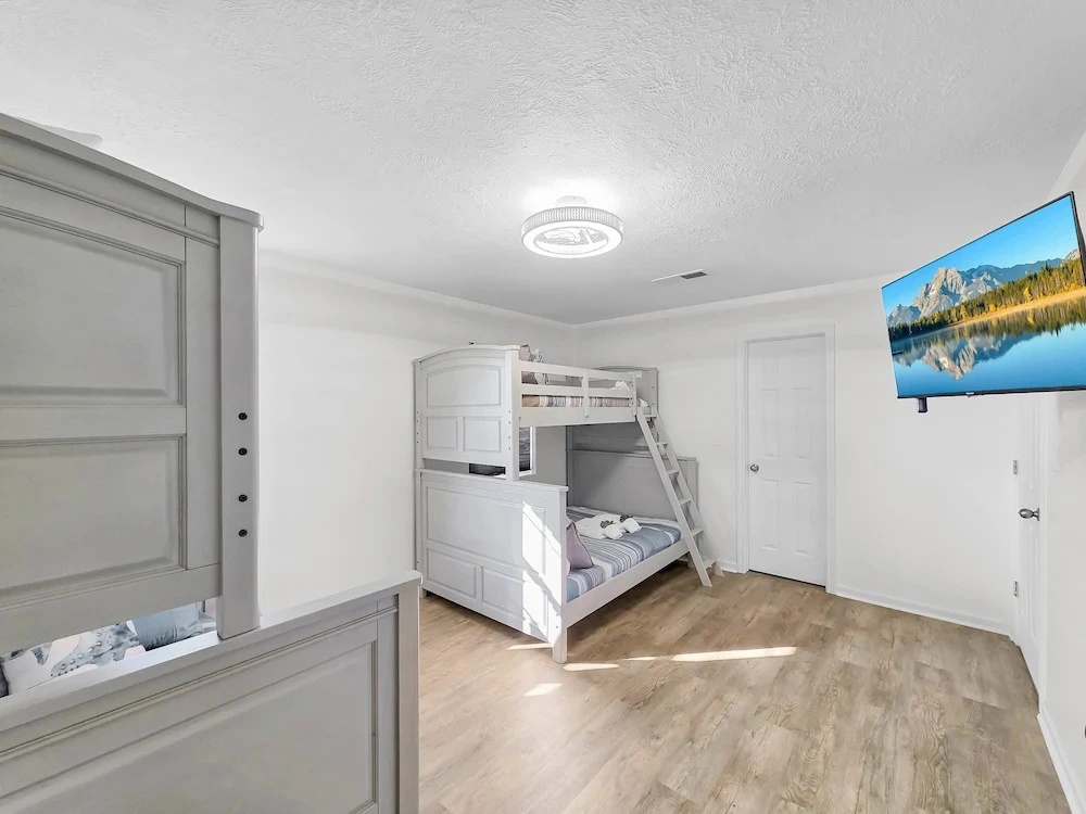 Over The Rainbow 3 Bedroom Home