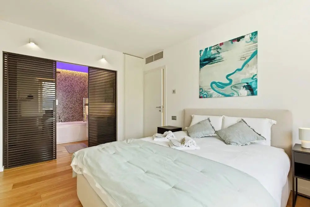 Generoso Luxury Lake View Suite in Lugano
