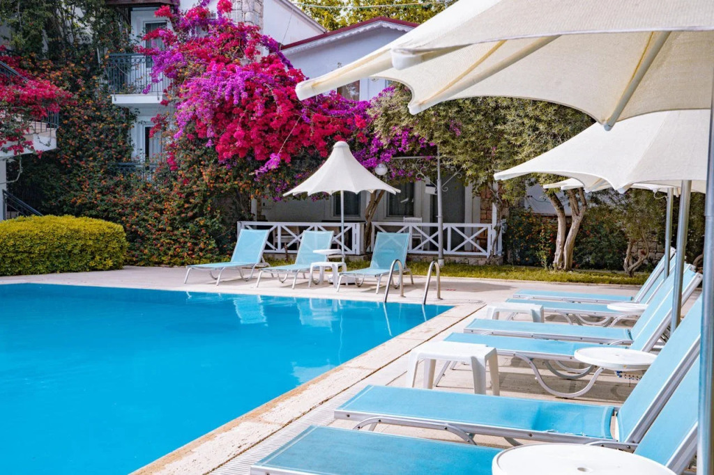 Moonshine Hotel & Suites