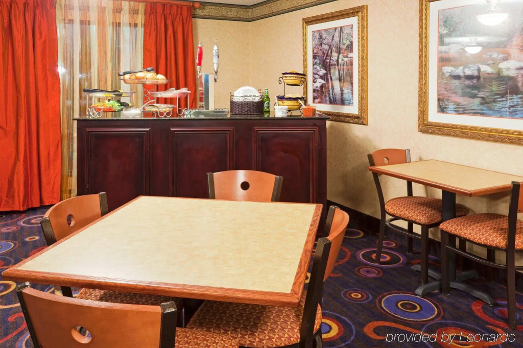Holiday Inn Express & Suites Minneapolis - West End by IHG