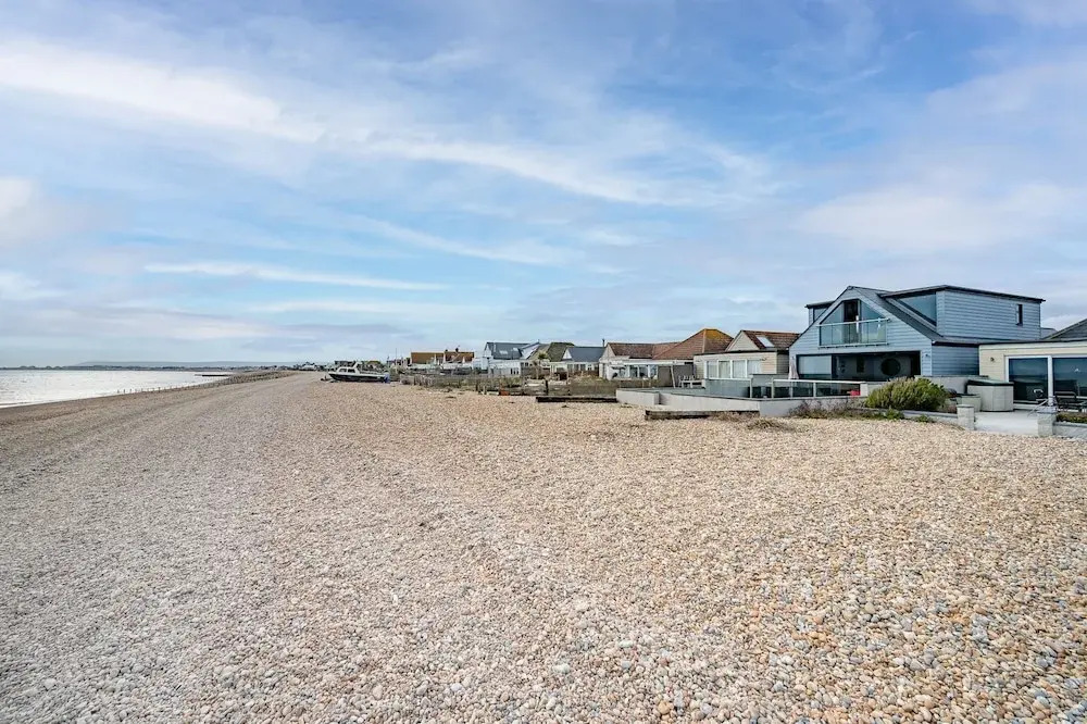Beach View Breeze Family Holiday Home on the Shore