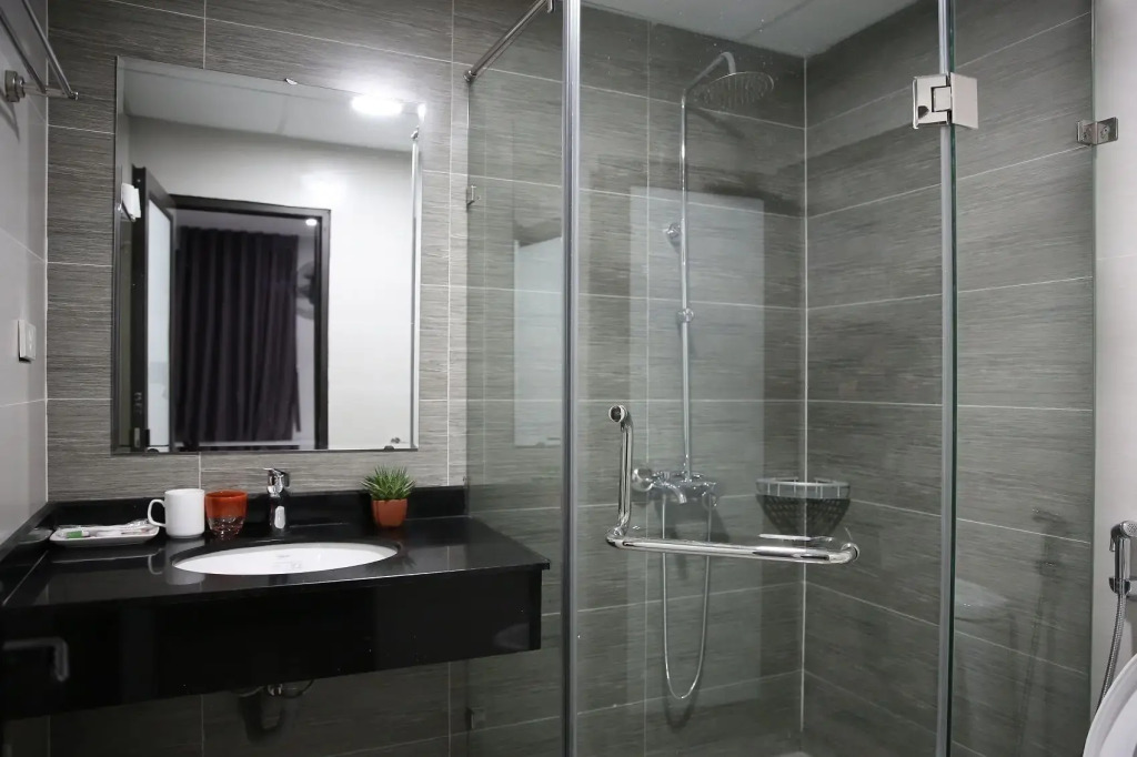 V House 6 Serviced Apartment