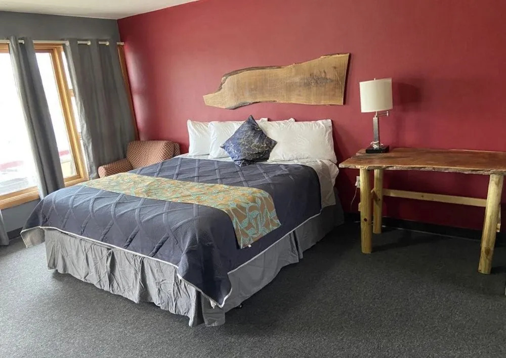 Tri-State Wood Inn