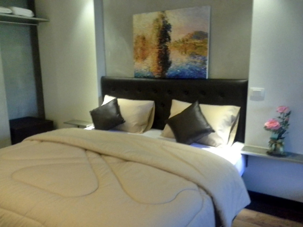 Thongtha Residence