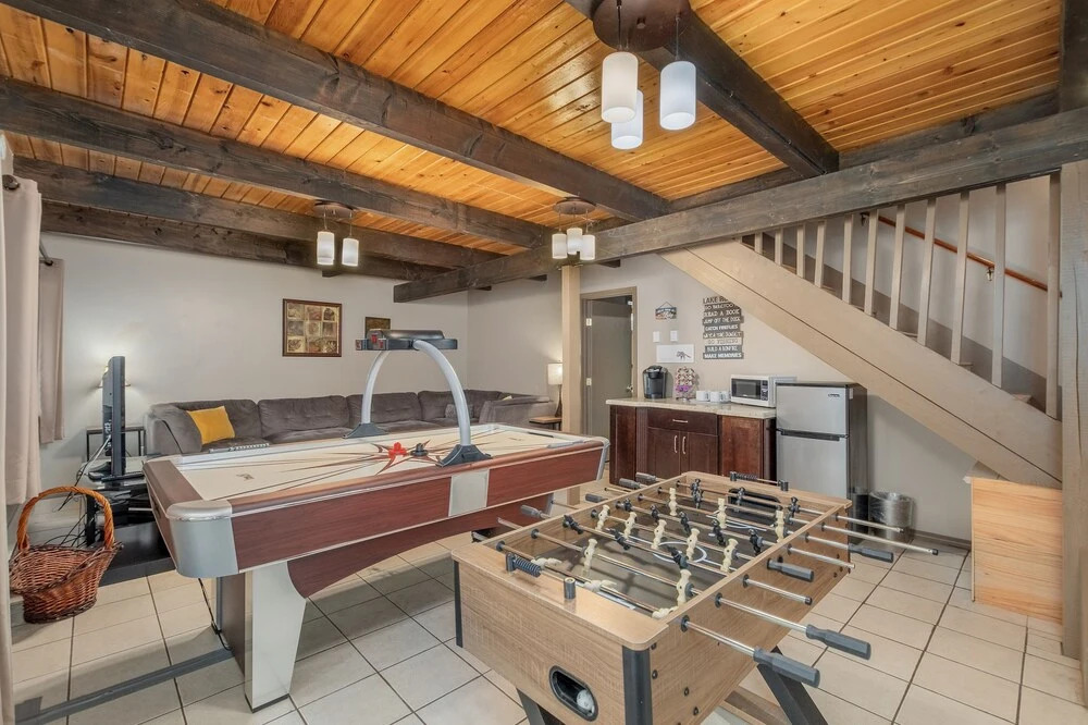 Otter Chalet On Fish Lake 4 Bedroom Home by NW Comfy Cabins by RedAwning
