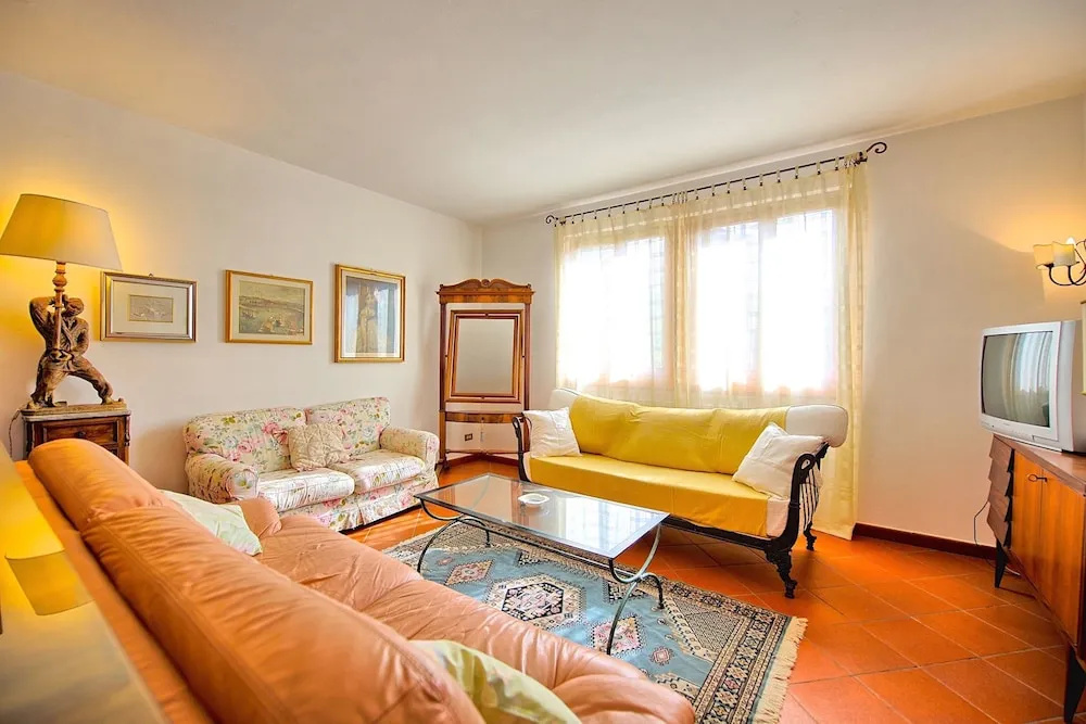 Villa Pratovecchio by PosarelliVillas